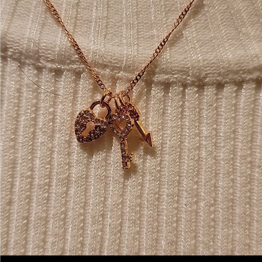 NWT GBG necklace   